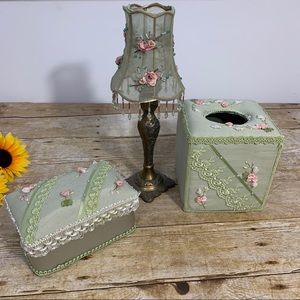 Vintage Accent Set is in like new condition